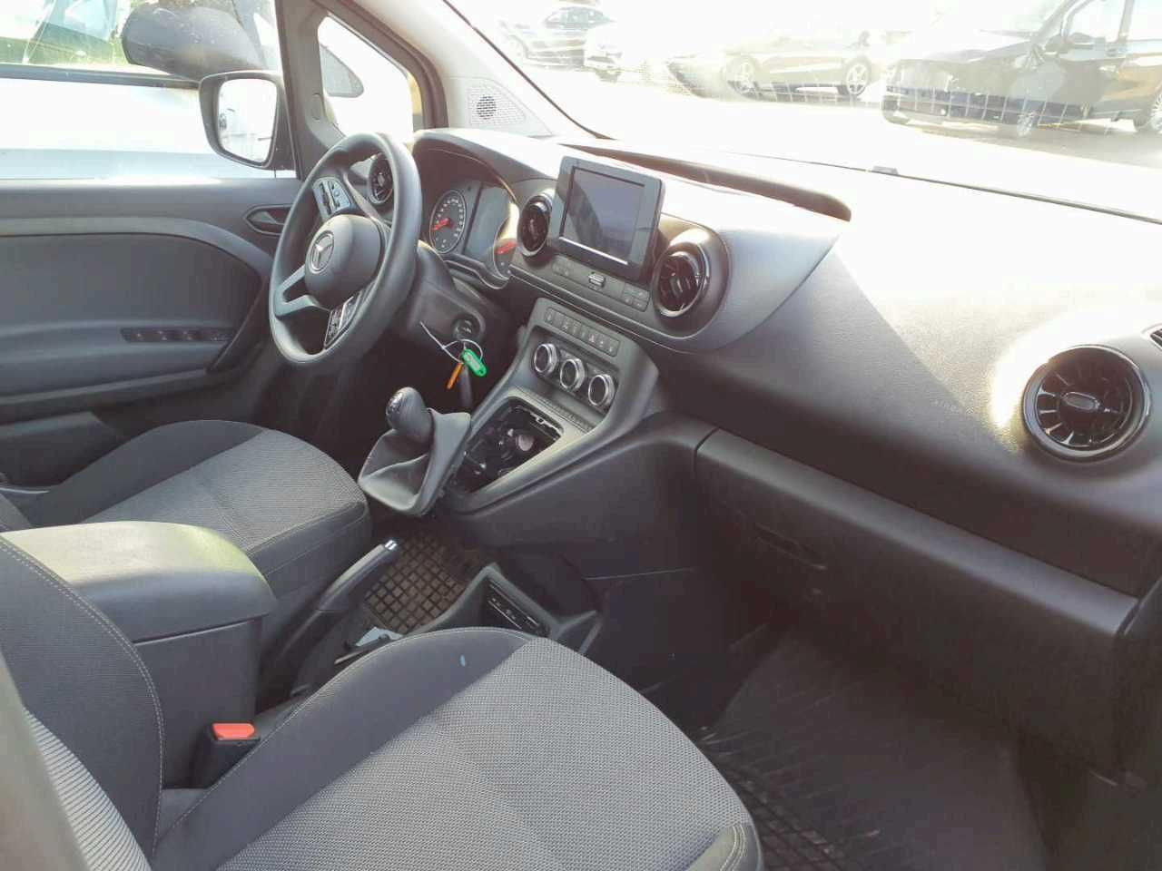 Mercedes-Benz Citan 113 Tourer Klimaautomatik AK Kamera MBUX - Pasažieru furgons: foto 4 Mercedes-Benz Citan 113 Tourer Klimaautomatik AK Kamera MBUX - Pasažieru furgons: foto 4