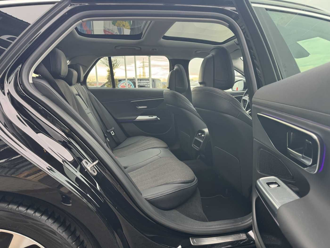 Mercedes-Benz E 200 T AVANTGARDE+DistrPlus+Pano+ AHK+Ambiente - Vieglā automašīna: foto 5 Mercedes-Benz E 200 T AVANTGARDE+DistrPlus+Pano+ AHK+Ambiente - Vieglā automašīna: foto 5