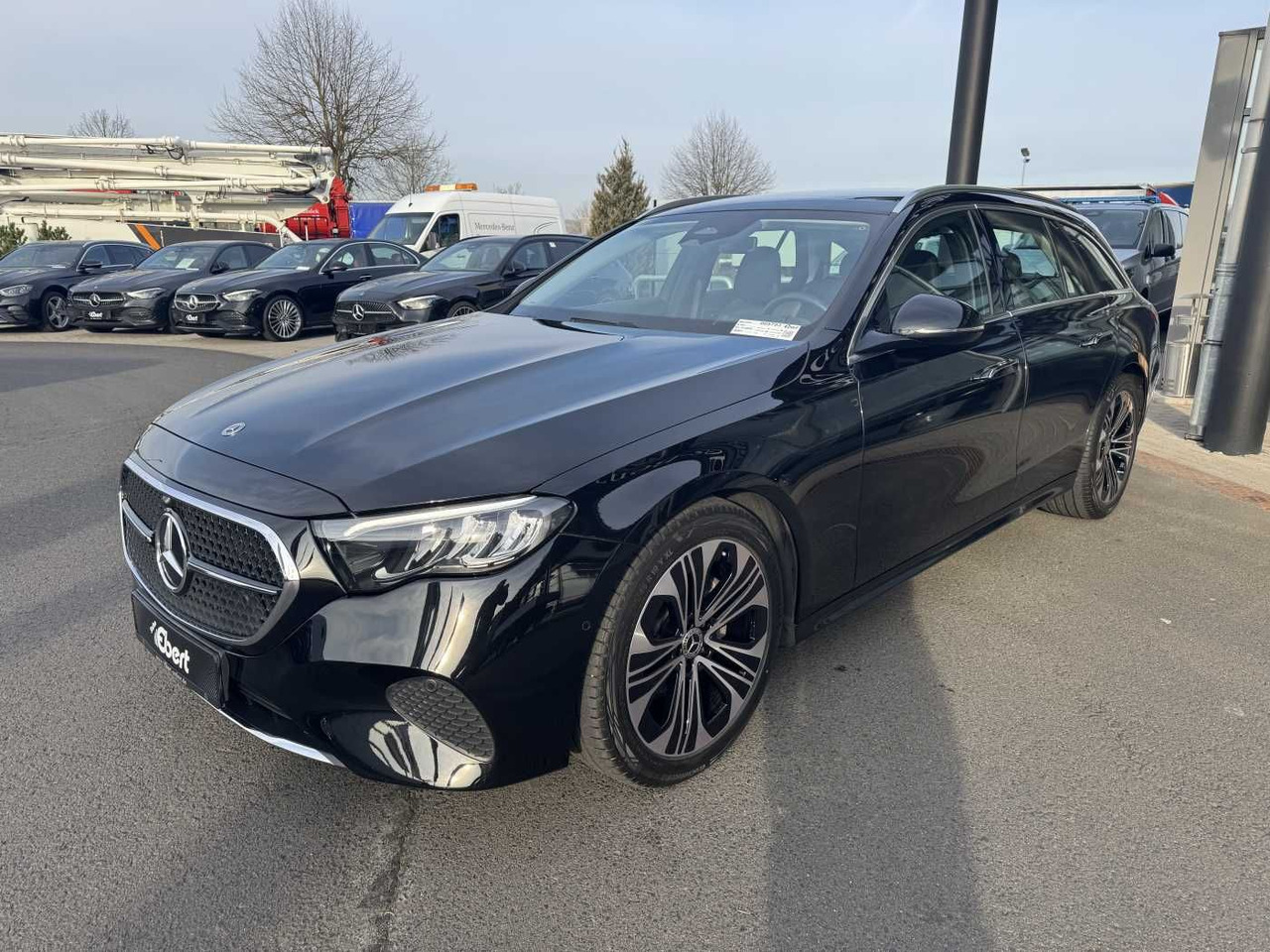 Mercedes-Benz E 200 T AVANTGARDE+DistrPlus+Pano+ AHK+Ambiente - Vieglā automašīna: foto 2 Mercedes-Benz E 200 T AVANTGARDE+DistrPlus+Pano+ AHK+Ambiente - Vieglā automašīna: foto 2
