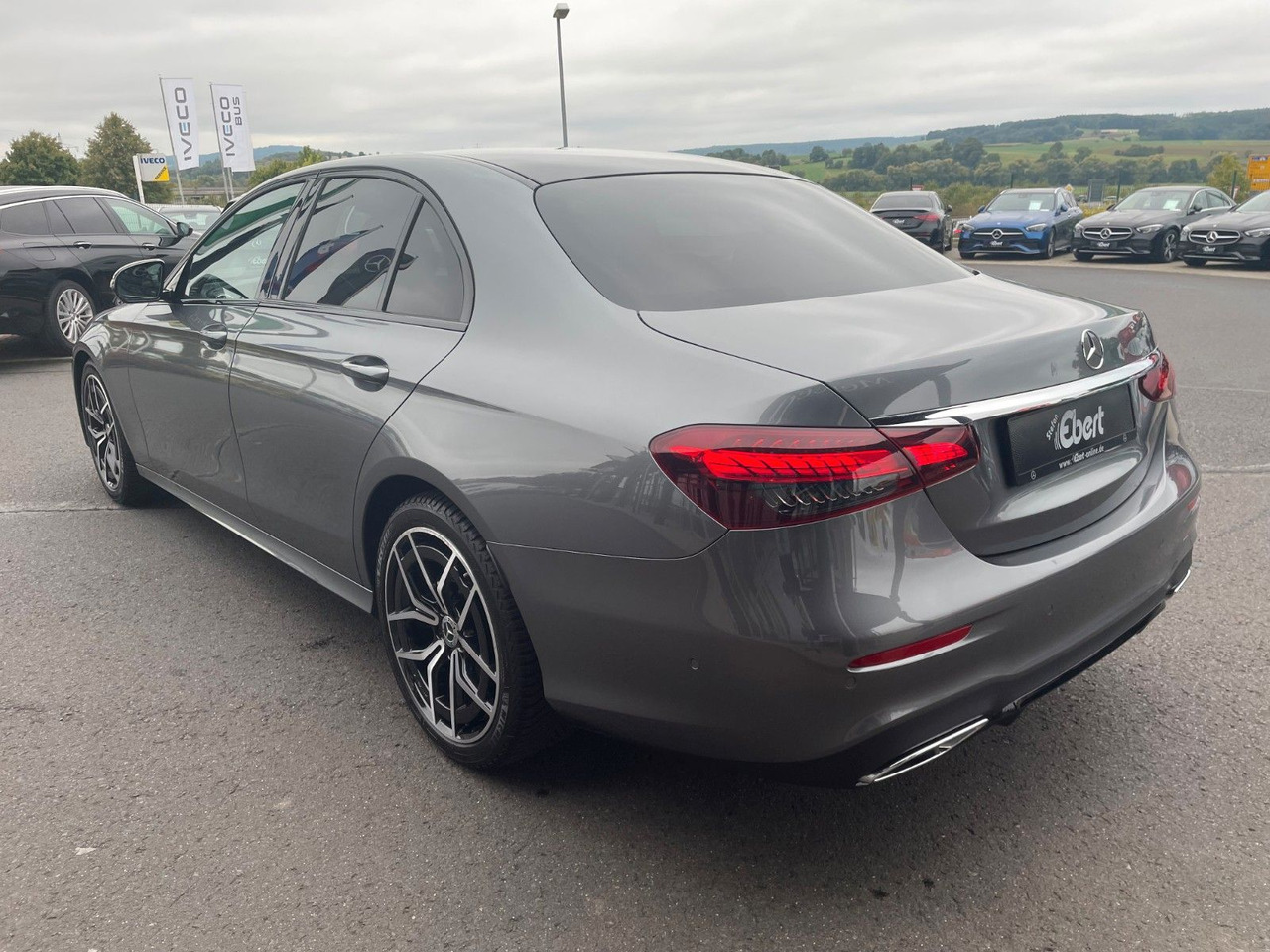 Mercedes-Benz E 220 d AMG+MBeam+Pano+Distr+R-Kamera - Sedans: foto 3 Mercedes-Benz E 220 d AMG+MBeam+Pano+Distr+R-Kamera - Sedans: foto 3