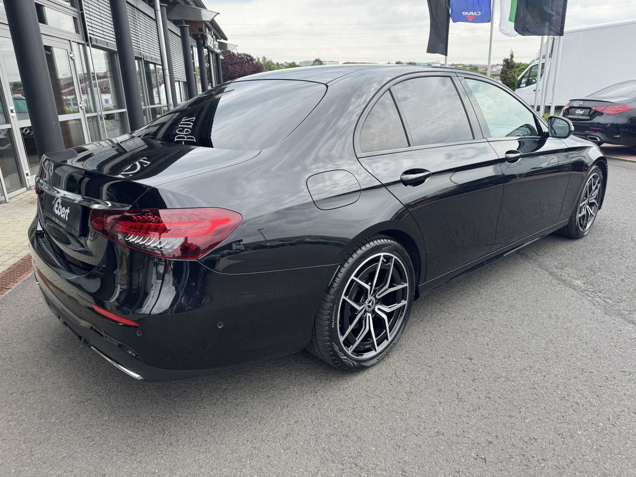Mercedes-Benz E 220d AMG+Pano+Distr+Multibeam+RFK+Night - Sedans: foto 3 Mercedes-Benz E 220d AMG+Pano+Distr+Multibeam+RFK+Night - Sedans: foto 3