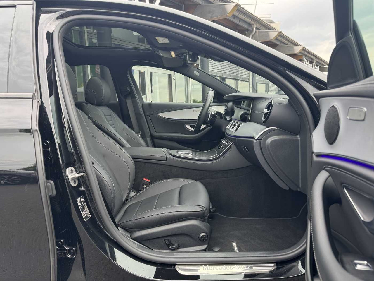Mercedes-Benz E 220d AMG+Pano+Distr+Multibeam+RFK+Night - Sedans: foto 5 Mercedes-Benz E 220d AMG+Pano+Distr+Multibeam+RFK+Night - Sedans: foto 5