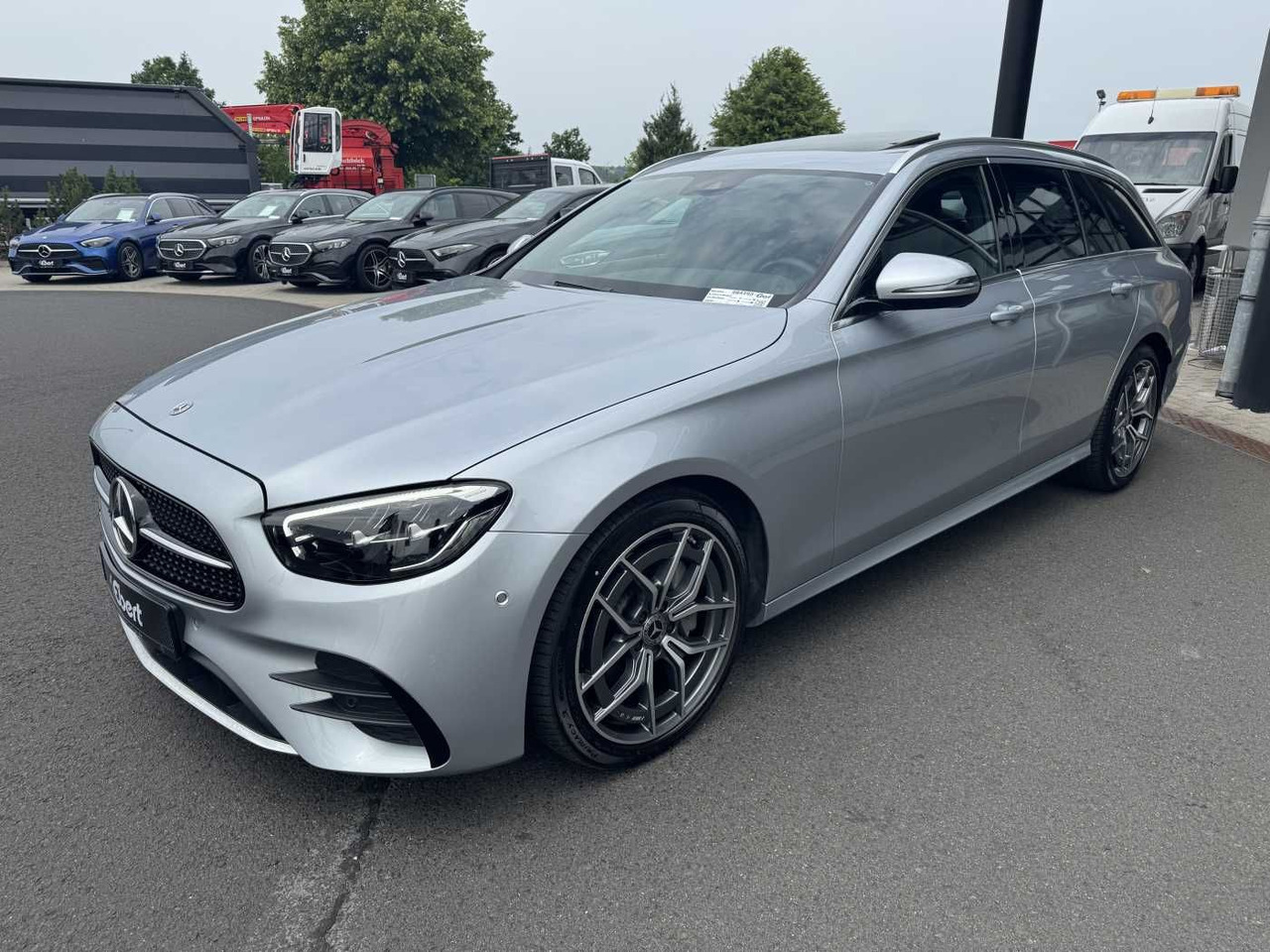Mercedes-Benz E 220d T AMG+AHK+ESD+RKamera+TotW+ Ambiente - Vieglā automašīna: foto 2 Mercedes-Benz E 220d T AMG+AHK+ESD+RKamera+TotW+ Ambiente - Vieglā automašīna: foto 2