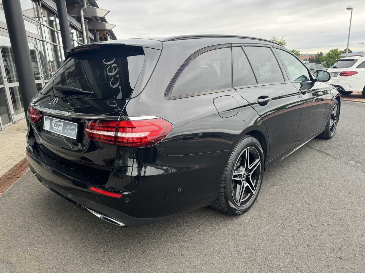 Mercedes-Benz E 300de T AMG+Pano+DistrPlus+Night +AHK+360+Ambi - Vieglā automašīna: foto 4 Mercedes-Benz E 300de T AMG+Pano+DistrPlus+Night +AHK+360+Ambi - Vieglā automašīna: foto 4