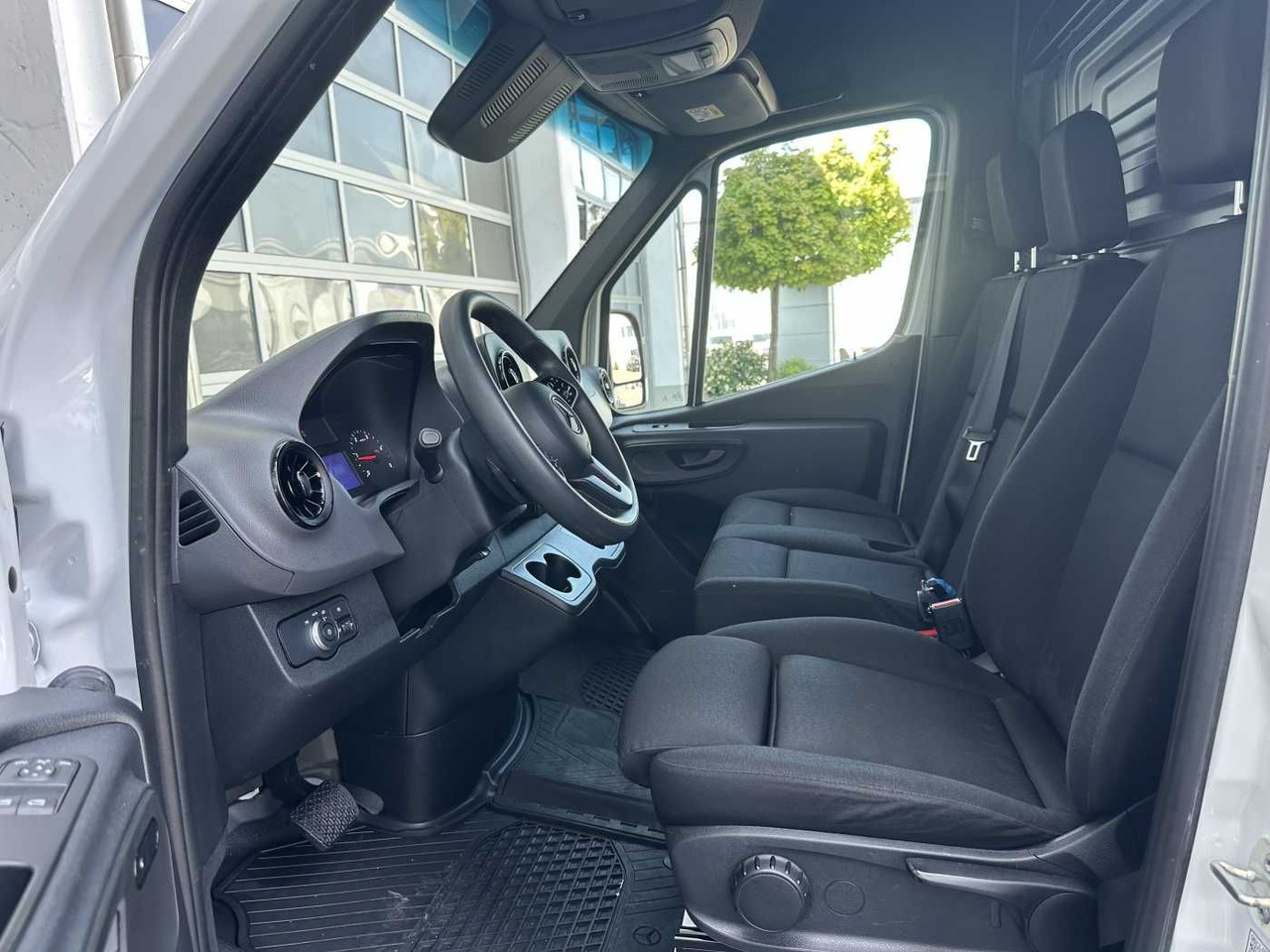 Kravas mikroautobuss Mercedes-Benz Sprinter 315 CDI 4325 9G AHK Klima 360 Standheiz: foto 9 Kravas mikroautobuss Mercedes-Benz Sprinter 315 CDI 4325 9G AHK Klima 360 Standheiz: foto 9