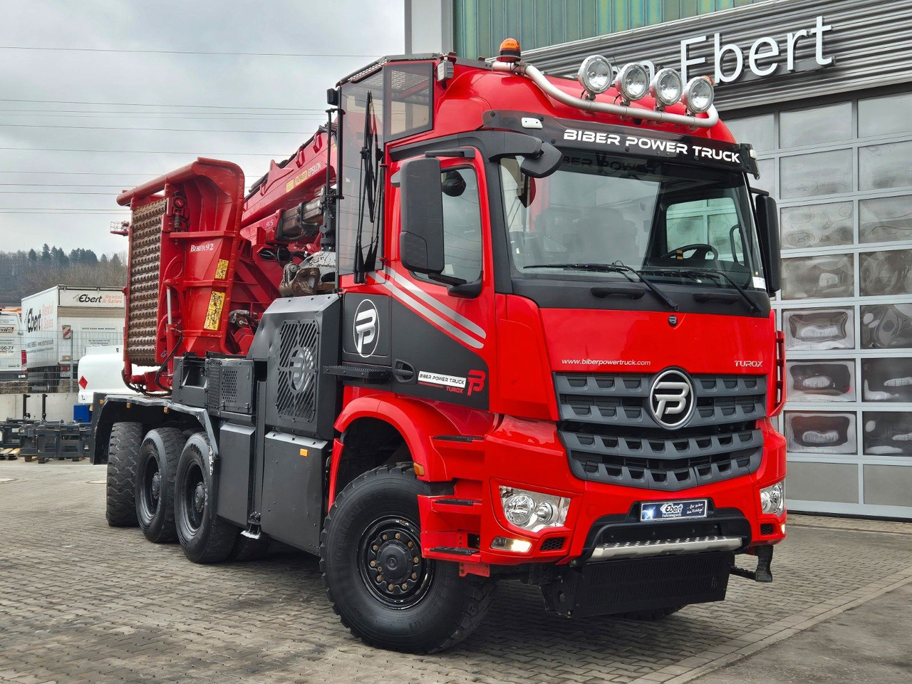 Mercedes-Benz TUROX 8x8 Eschlböck Biber 92 Holzhacker / 1.512h - Kokvedējs, Kravas auto ar manipulatoru: foto 4 Mercedes-Benz TUROX 8x8 Eschlböck Biber 92 Holzhacker / 1.512h - Kokvedējs, Kravas auto ar manipulatoru: foto 4