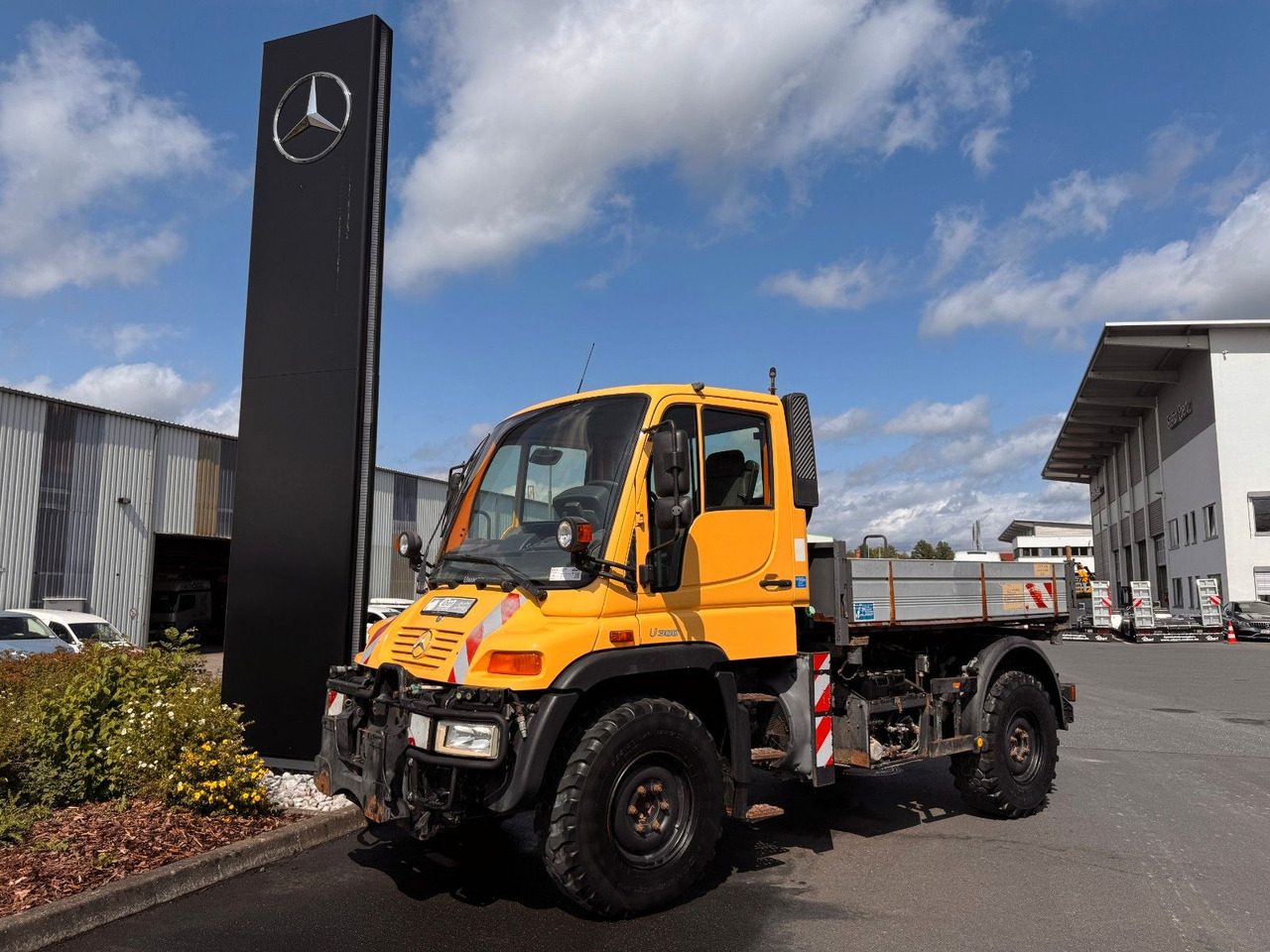 Mercedes-Benz Unimog U300 4x4 Vario-Pilot - Automašīna ar kravas platformu: foto 1 Mercedes-Benz Unimog U300 4x4 Vario-Pilot - Automašīna ar kravas platformu: foto 1