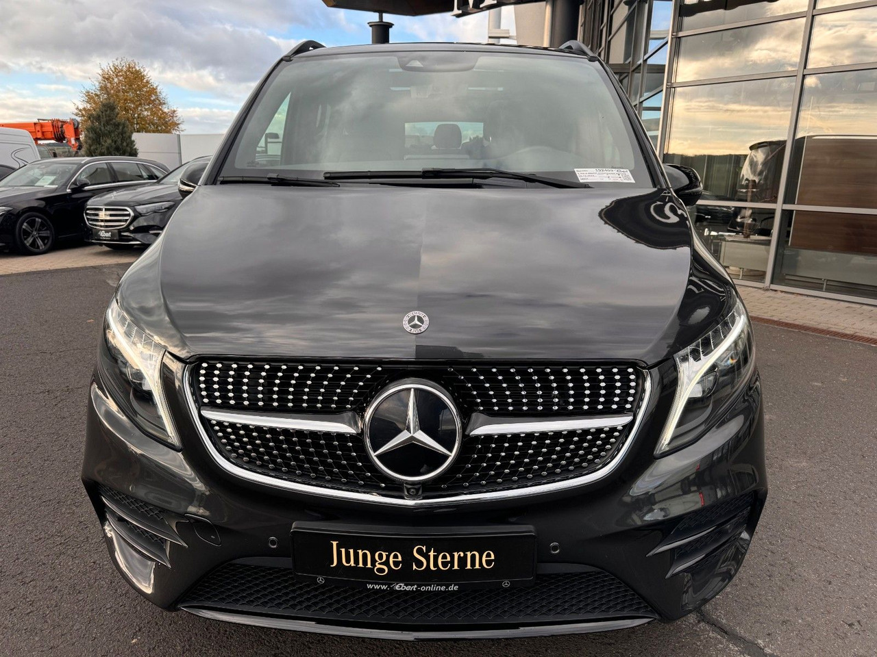 Mercedes-Benz V 300 d 4MATIC AVA ED AMG DISTR Stdh AHK2,5 PANO - Universālis: foto 2 Mercedes-Benz V 300 d 4MATIC AVA ED AMG DISTR Stdh AHK2,5 PANO - Universālis: foto 2