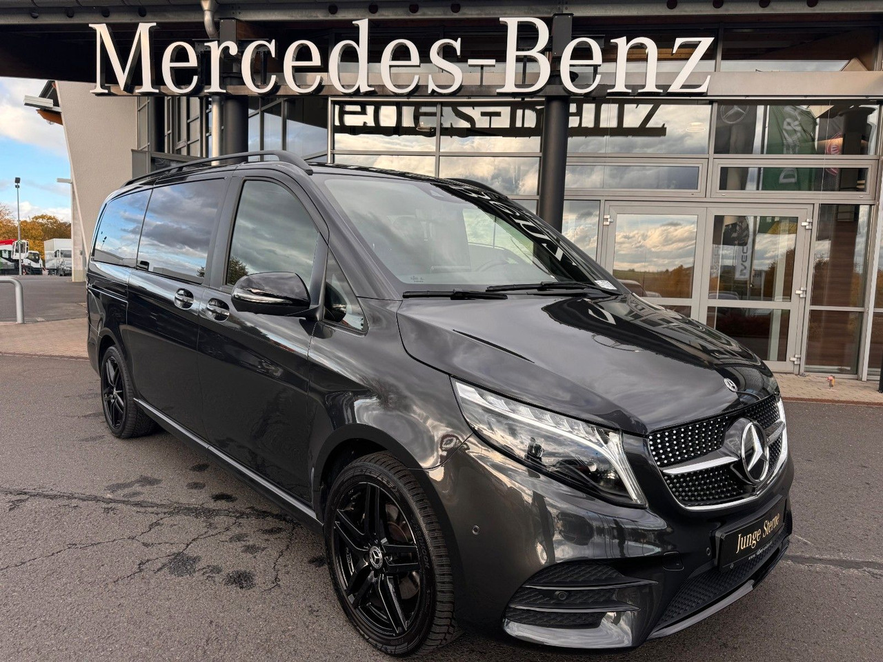 Mercedes-Benz V 300 d 4MATIC AVA ED AMG DISTR Stdh AHK2,5 PANO - Universālis: foto 1 Mercedes-Benz V 300 d 4MATIC AVA ED AMG DISTR Stdh AHK2,5 PANO - Universālis: foto 1