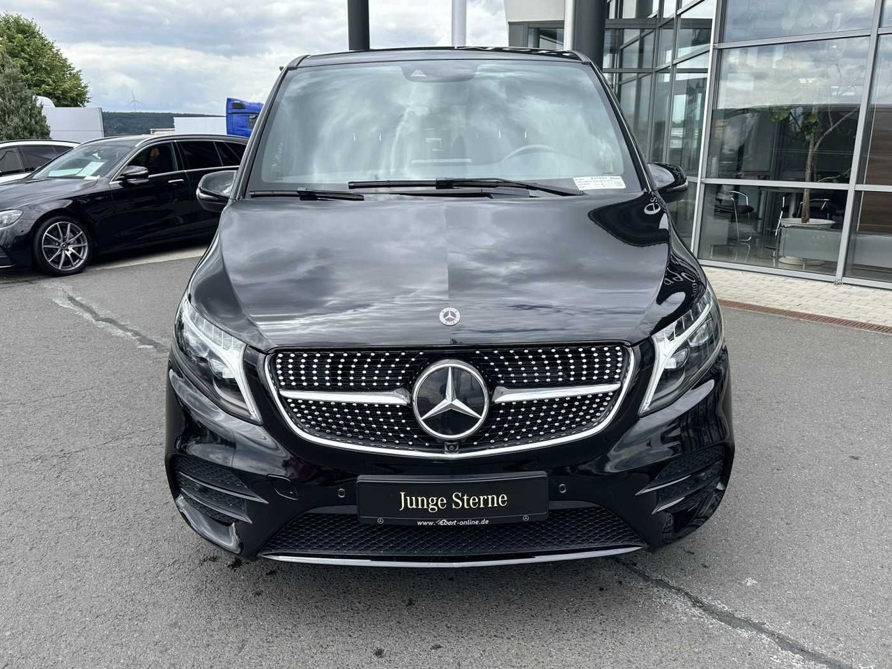 Mercedes-Benz V 300 d 4MATIC EXCLUSIVE AMG Panorama DISTRONIC - Vieglā automašīna: foto 2 Mercedes-Benz V 300 d 4MATIC EXCLUSIVE AMG Panorama DISTRONIC - Vieglā automašīna: foto 2