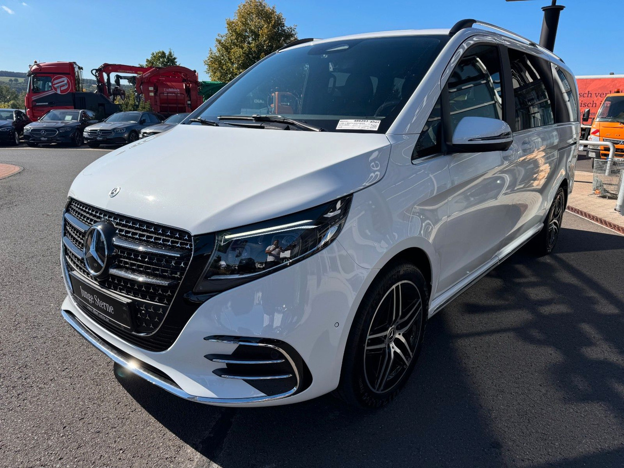 Mercedes-Benz V 300 d 4MATIC EXCLUSIVE AMG Tische AHK2,5to - Pasažieru furgons: foto 3 Mercedes-Benz V 300 d 4MATIC EXCLUSIVE AMG Tische AHK2,5to - Pasažieru furgons: foto 3