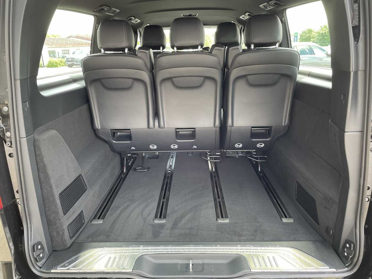 Mercedes-Benz V 300 d AVA 4MATIC AMG Kühlschrank AIRMATIC - Vieglā automašīna: foto 5 Mercedes-Benz V 300 d AVA 4MATIC AMG Kühlschrank AIRMATIC - Vieglā automašīna: foto 5