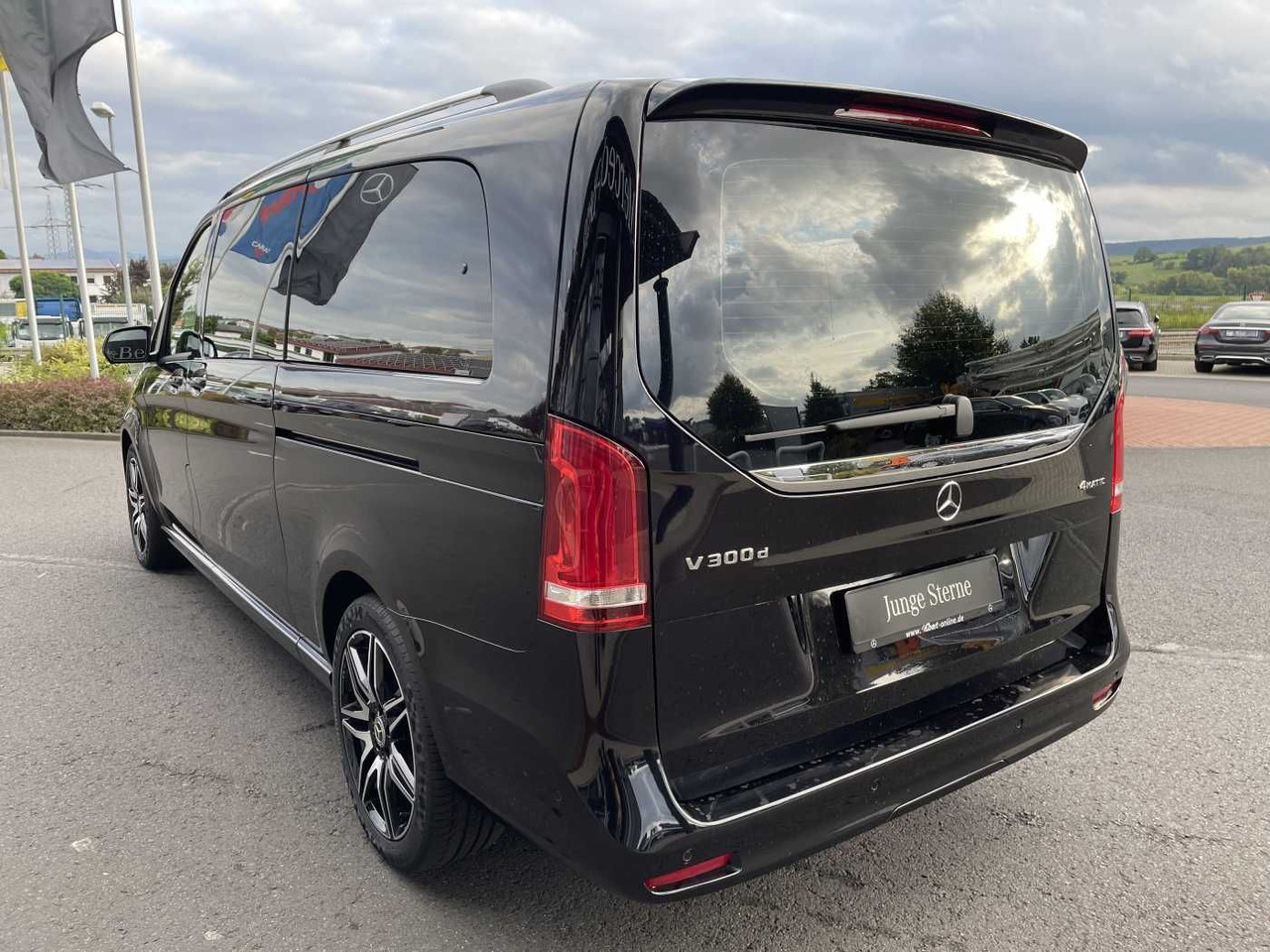 Mercedes-Benz V 300 d AVA 4MATIC AMG Kühlschrank AIRMATIC - Vieglā automašīna: foto 3 Mercedes-Benz V 300 d AVA 4MATIC AMG Kühlschrank AIRMATIC - Vieglā automašīna: foto 3