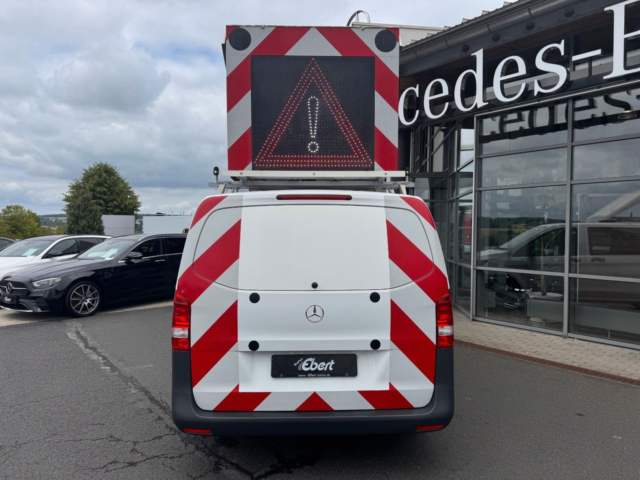 Mercedes-Benz Vito 111 CDI Tourer Begleitfahrzeug BF3+ / WVZ - Mazs furgons: foto 2 Mercedes-Benz Vito 111 CDI Tourer Begleitfahrzeug BF3+ / WVZ - Mazs furgons: foto 2