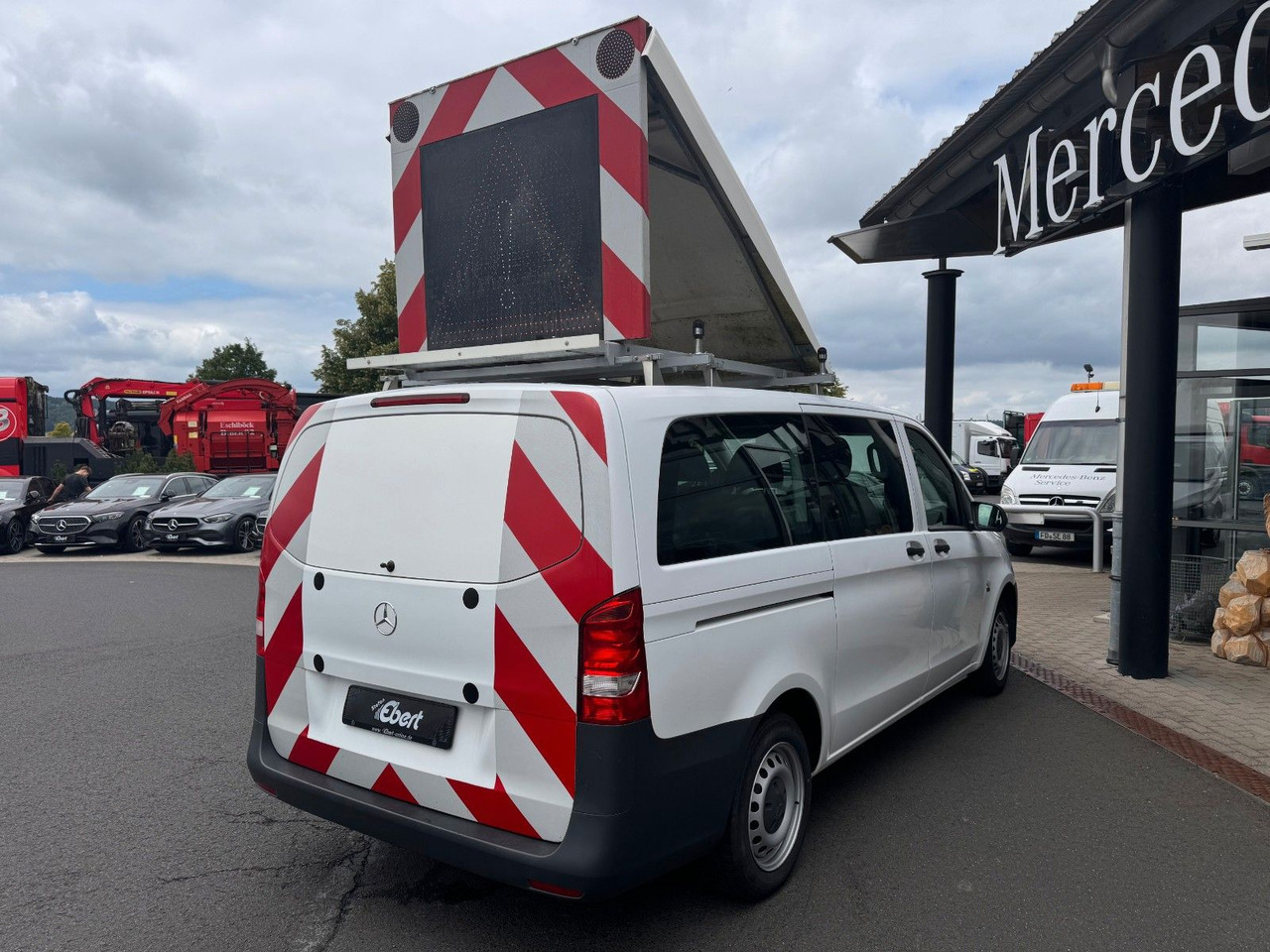 Mercedes-Benz Vito 111 CDI Tourer Begleitfahrzeug BF3+ / WVZ - Pasažieru furgons: foto 3 Mercedes-Benz Vito 111 CDI Tourer Begleitfahrzeug BF3+ / WVZ - Pasažieru furgons: foto 3