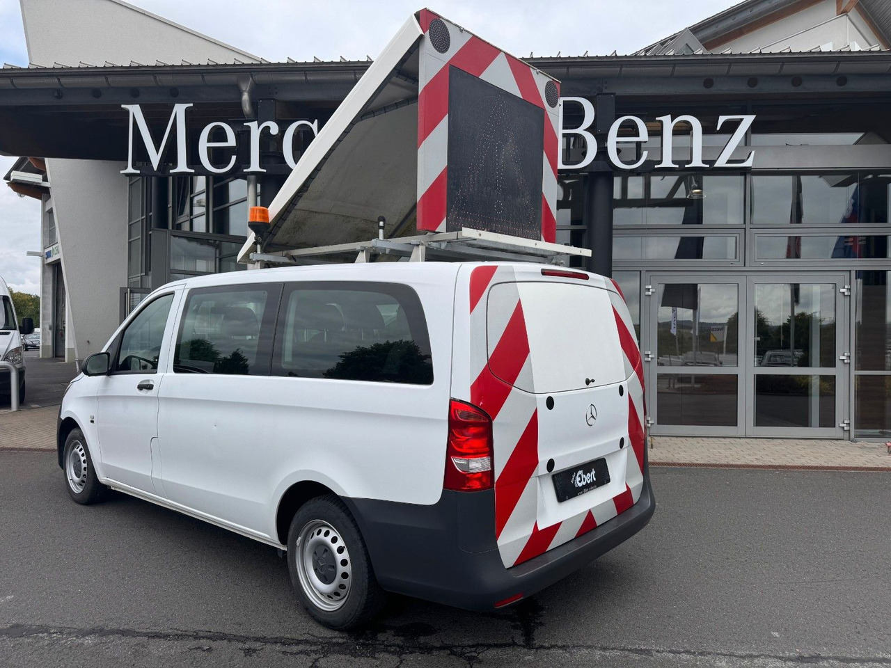 Mercedes-Benz Vito 111 CDI Tourer Begleitfahrzeug BF3+ / WVZ - Mazs furgons: foto 1 Mercedes-Benz Vito 111 CDI Tourer Begleitfahrzeug BF3+ / WVZ - Mazs furgons: foto 1
