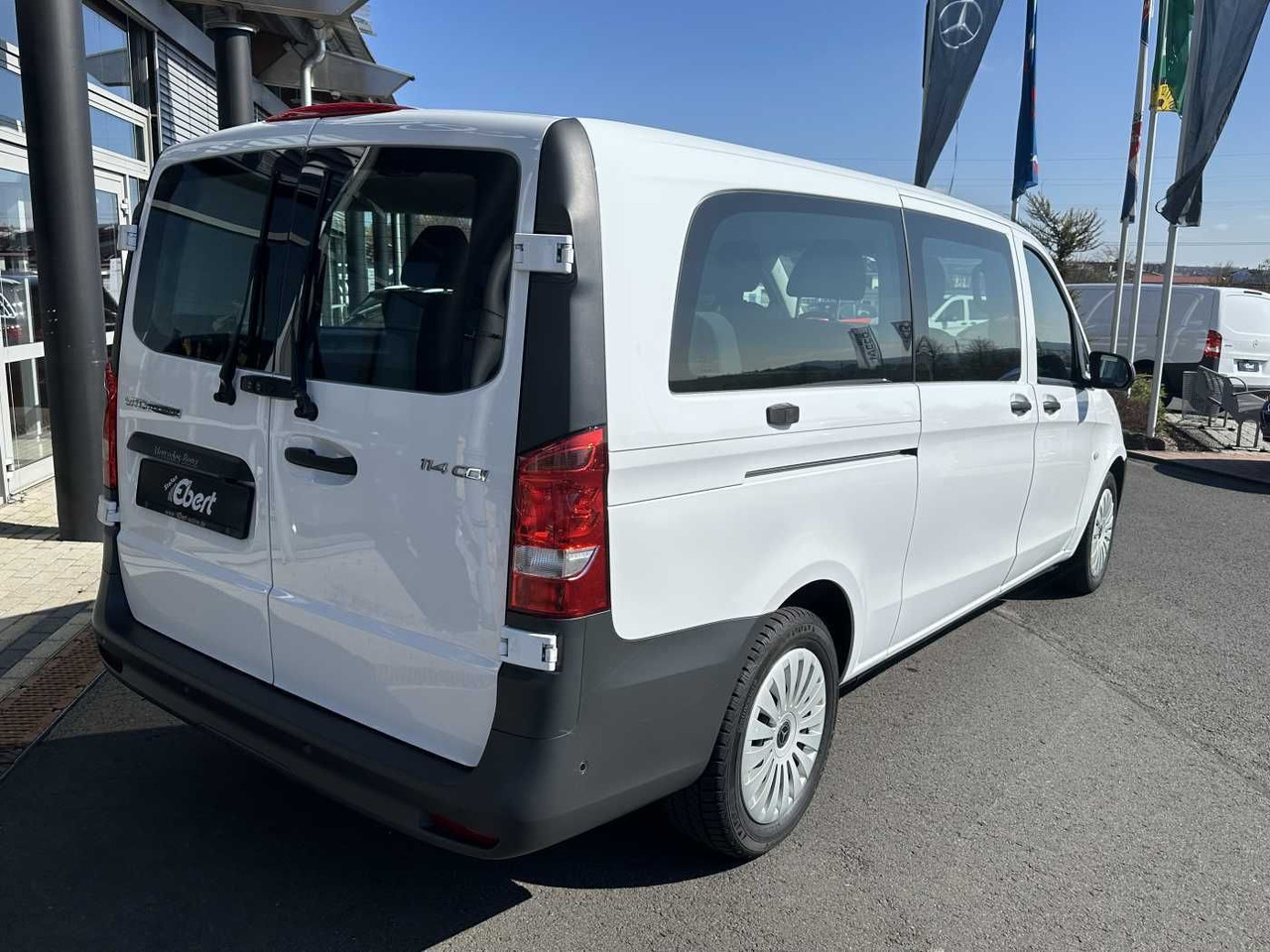 Mercedes-Benz Vito 114 CDI Tourer 8Sitze Klima Audio40 Kamera - Pasažieru furgons: foto 4 Mercedes-Benz Vito 114 CDI Tourer 8Sitze Klima Audio40 Kamera - Pasažieru furgons: foto 4