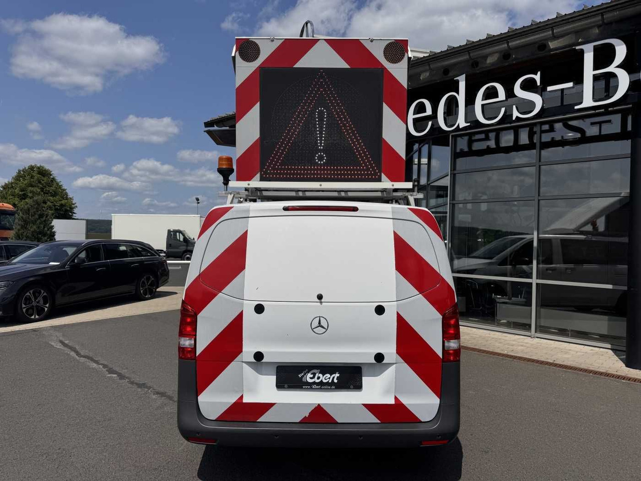 Mercedes-Benz Vito 114 CDI Tourer Begleitfahrzeug BF3+ / WVZ - Mazs furgons: foto 3 Mercedes-Benz Vito 114 CDI Tourer Begleitfahrzeug BF3+ / WVZ - Mazs furgons: foto 3