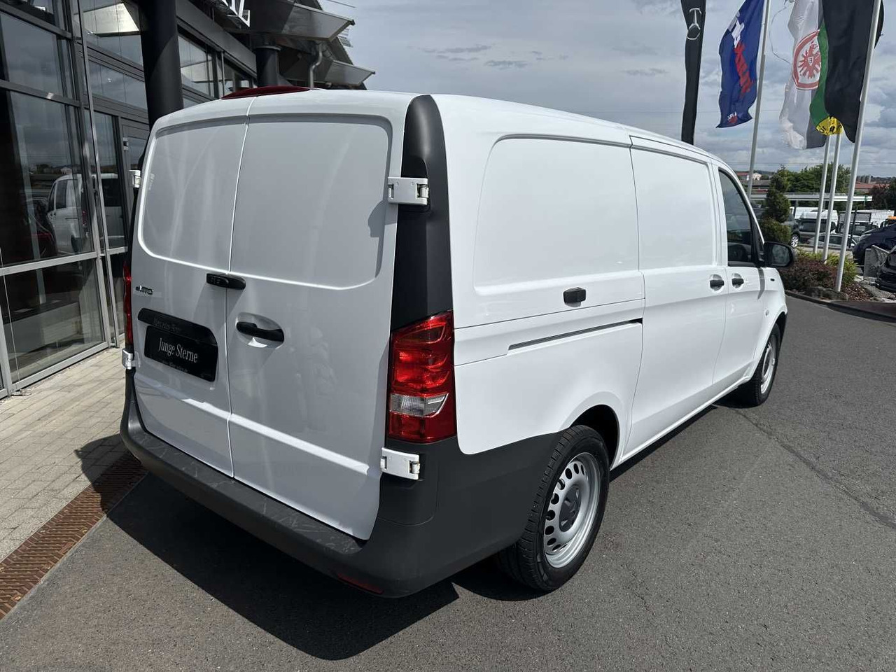 Mercedes-Benz eVito 112 Klima Kamera Navi SHZ Tempomat - Mazs furgons, Elektriskais furgons: foto 4 Mercedes-Benz eVito 112 Klima Kamera Navi SHZ Tempomat - Mazs furgons, Elektriskais furgons: foto 4
