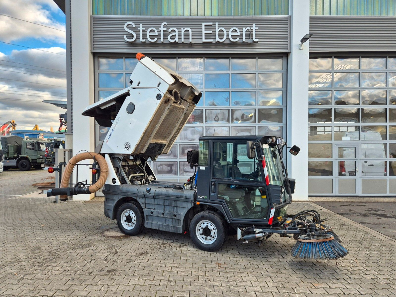 Schmidt Swingo Compact 200+ Klima - Ielu tīrīšanas mašīna: foto 1 Schmidt Swingo Compact 200+ Klima - Ielu tīrīšanas mašīna: foto 1