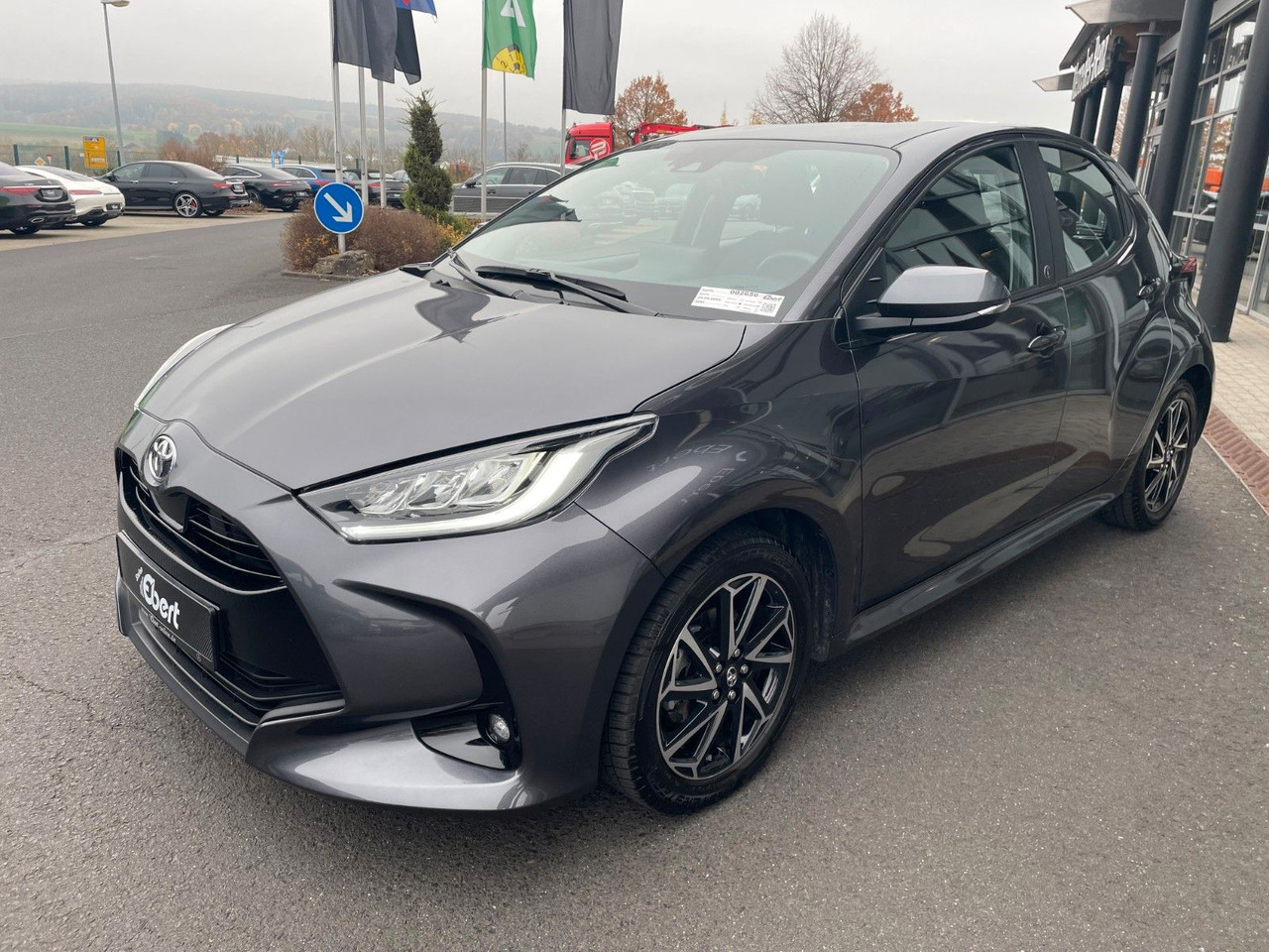 Toyota Yaris 1.5 VVT-iE Aut. Team D AHK+R-Kamera+SHZ - Vieglā automašīna: foto 3 Toyota Yaris 1.5 VVT-iE Aut. Team D AHK+R-Kamera+SHZ - Vieglā automašīna: foto 3