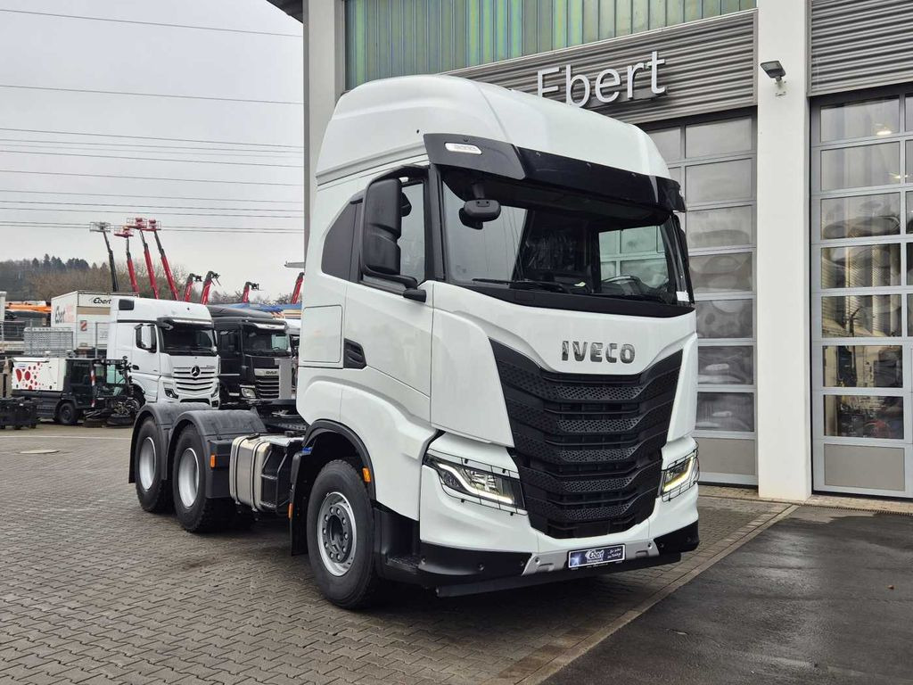 Iveco X-Way AS440X57TZ/P ON+ 6x4 Intarder 2xBett Iveco X-Way AS440X57TZ/P ON+ 6x4 Intarder 2xBett - Vilcējs: foto 2 Iveco X-Way AS440X57TZ/P ON+ 6x4 Intarder 2xBett Iveco X-Way AS440X57TZ/P ON+ 6x4 Intarder 2xBett - Vilcējs: foto 2