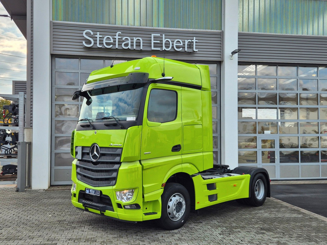 Mercedes-Benz Actros 1851 LS Öl-Retarder Standklima Mirror Big - Vilcējs: foto 1 Mercedes-Benz Actros 1851 LS Öl-Retarder Standklima Mirror Big - Vilcējs: foto 1