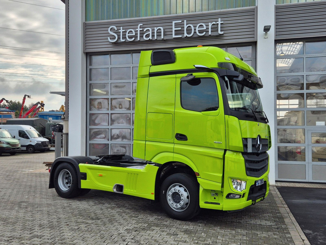Mercedes-Benz Actros 1851 LS Öl-Retarder Standklima Mirror Big - Vilcējs: foto 2 Mercedes-Benz Actros 1851 LS Öl-Retarder Standklima Mirror Big - Vilcējs: foto 2