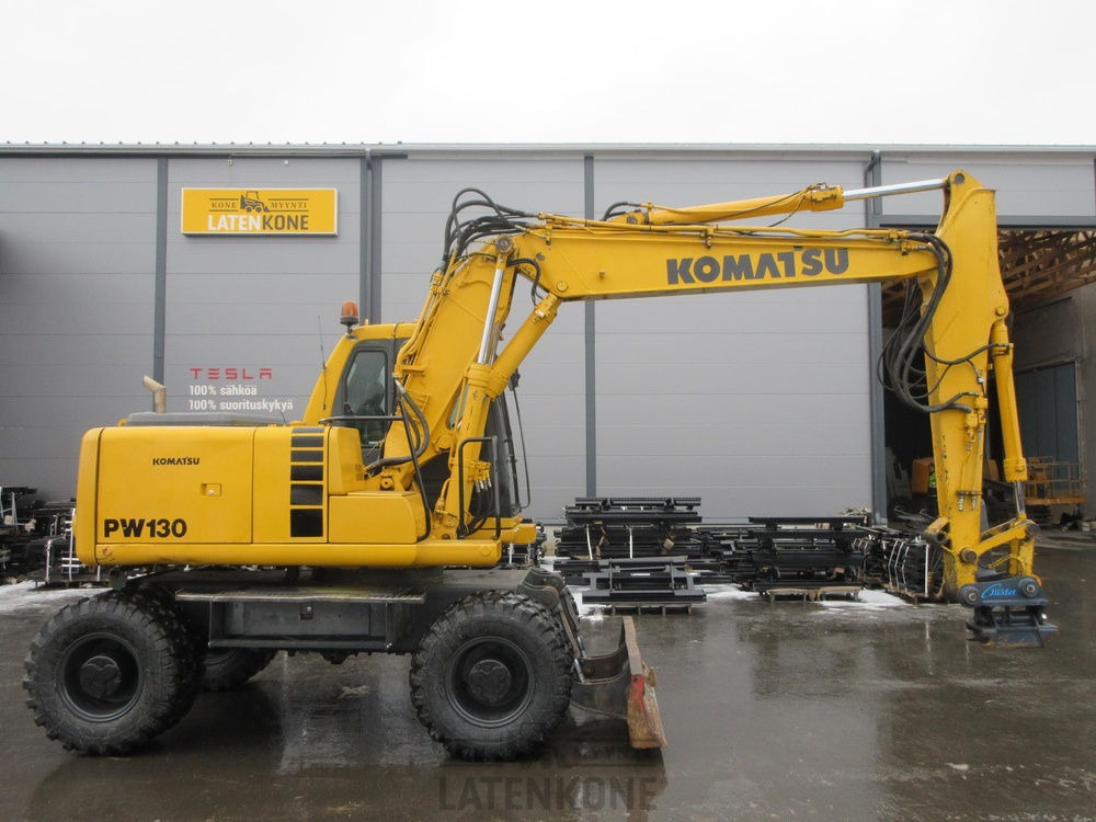 Komatsu PW130-6 Pyöräalustainen kaivinkone - Riteņu ekskavators: foto 1 Komatsu PW130-6 Pyöräalustainen kaivinkone - Riteņu ekskavators: foto 1