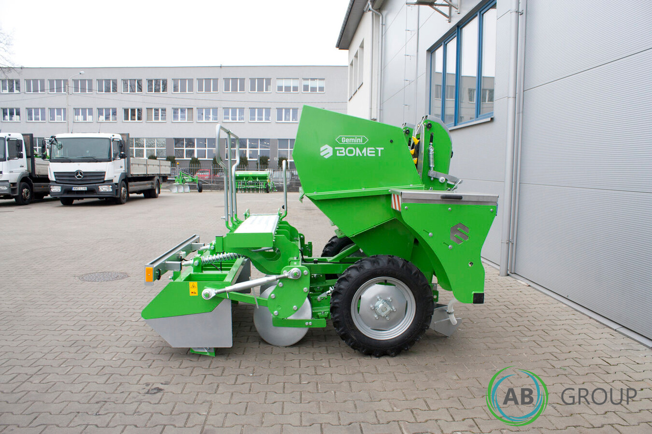 Bomet Gemini S339/1 two-row potato planter (inter-row width: 75 - 90 cm) - Kartupeļu stādāmā mašīna: foto 2 Bomet Gemini S339/1 two-row potato planter (inter-row width: 75 - 90 cm) - Kartupeļu stādāmā mašīna: foto 2