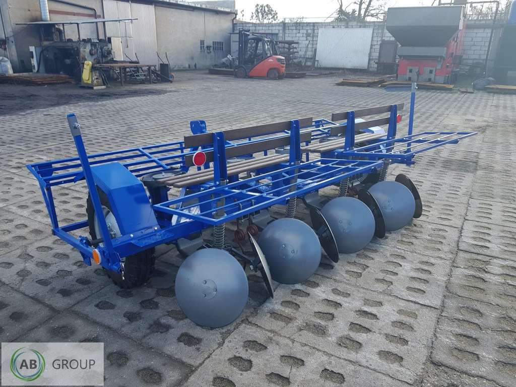 Kotło-Pol potato planter 4-rows - Kartupeļu stādāmā mašīna: foto 1 Kotło-Pol potato planter 4-rows - Kartupeļu stādāmā mašīna: foto 1