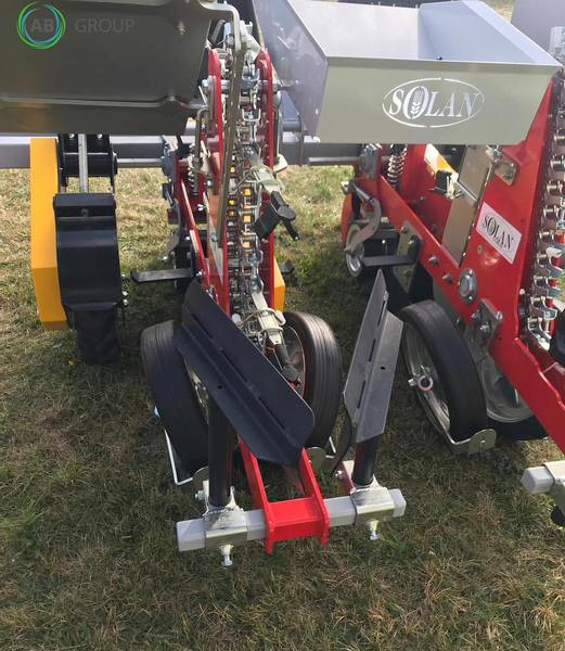 Solan S241-R semi-automatic grapple 2 row planter - Sēšanas tehnika: foto 3 Solan S241-R semi-automatic grapple 2 row planter - Sēšanas tehnika: foto 3
