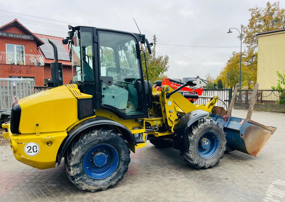 Caterpillar 908H - Riteņu iekrāvējs: foto 4 Caterpillar 908H - Riteņu iekrāvējs: foto 4