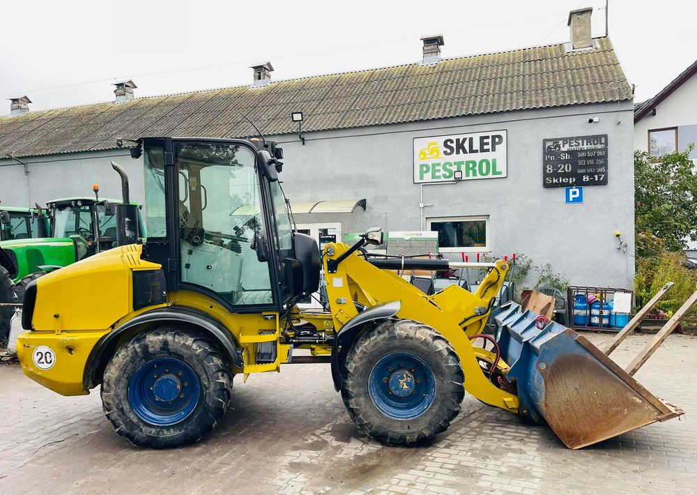 Caterpillar 908H - Riteņu iekrāvējs: foto 1 Caterpillar 908H - Riteņu iekrāvējs: foto 1