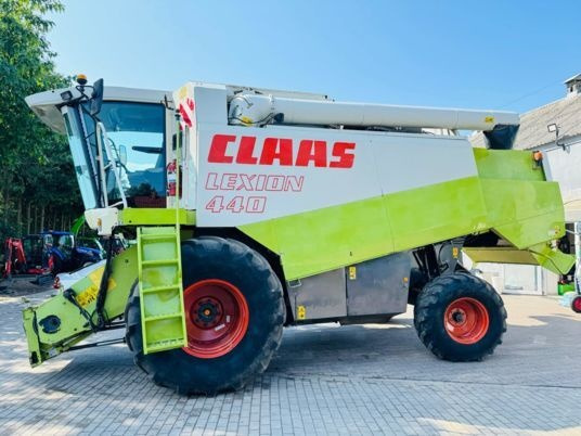 Claas LEXION 440 - Labības kombains: foto 1 Claas LEXION 440 - Labības kombains: foto 1