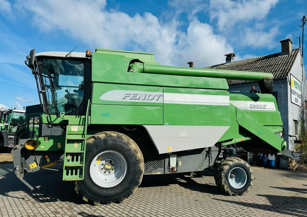 Fendt 5220E - Labības kombains: foto 1 Fendt 5220E - Labības kombains: foto 1
