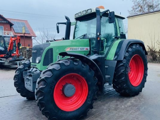 Fendt 820 VARIO TMS - Traktors: foto 1 Fendt 820 VARIO TMS - Traktors: foto 1
