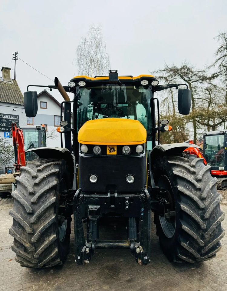 JCB FASTRAC 4220 - Traktors: foto 2 JCB FASTRAC 4220 - Traktors: foto 2