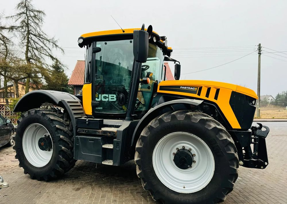 JCB FASTRAC 4220 - Traktors: foto 4 JCB FASTRAC 4220 - Traktors: foto 4