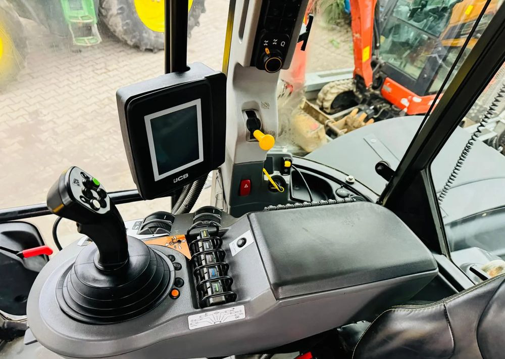 JCB FASTRAC 4220 līzingu JCB FASTRAC 4220: foto 14