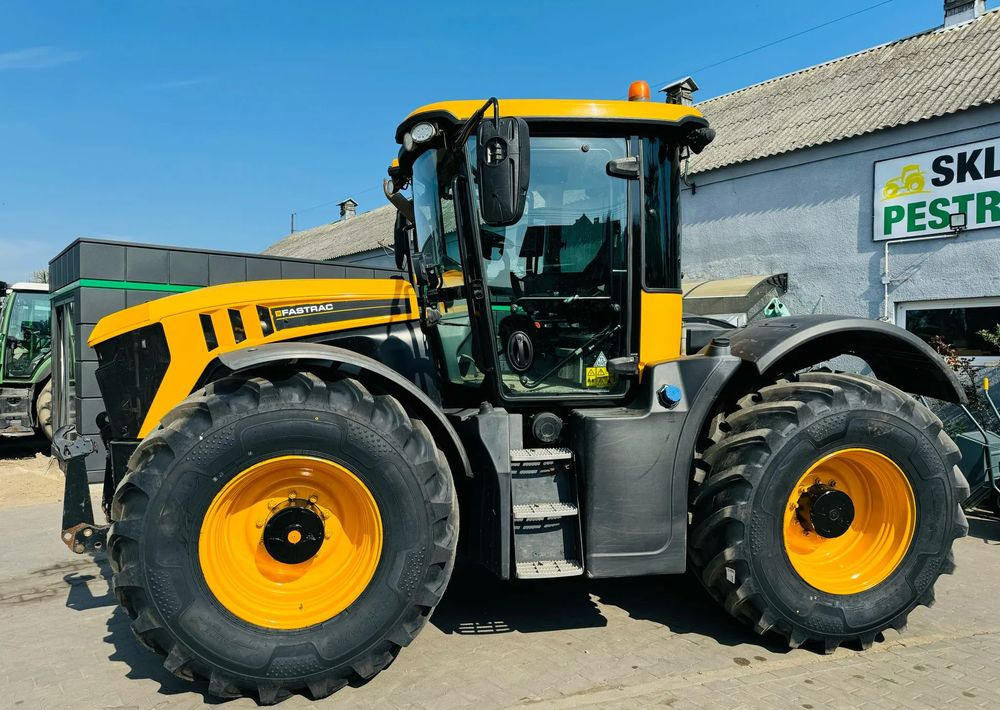 JCB Fastrac 4220 - Traktors: foto 4 JCB Fastrac 4220 - Traktors: foto 4