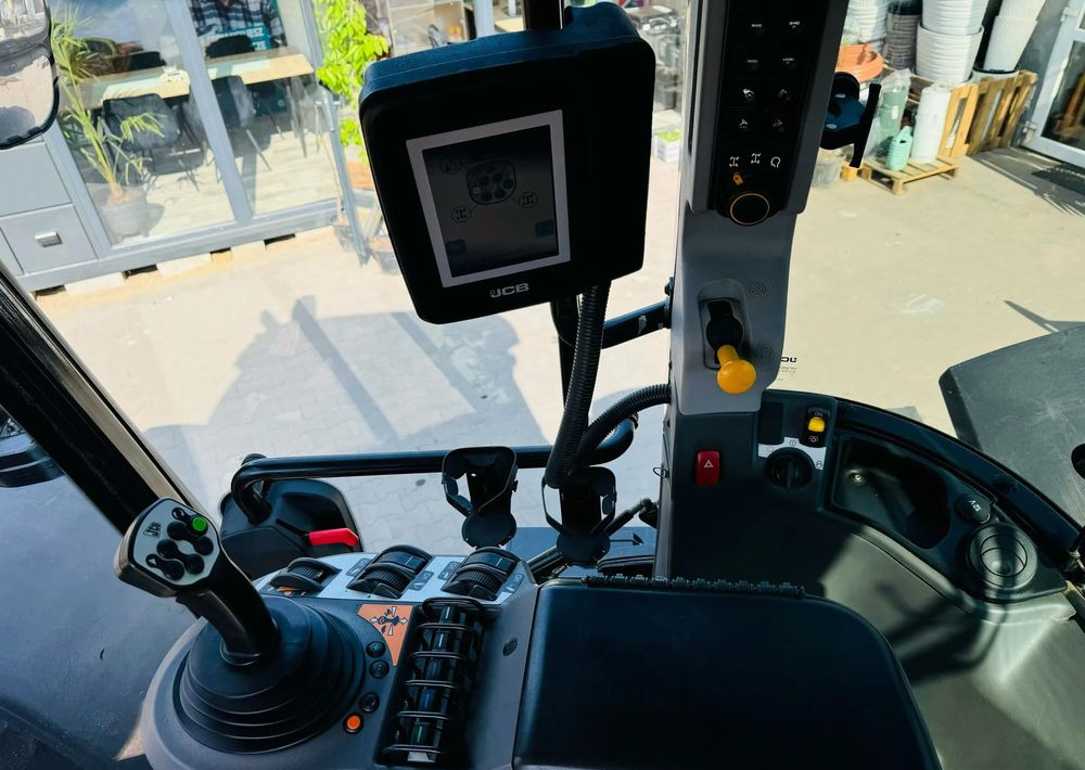 JCB Fastrac 4220 līzingu JCB Fastrac 4220: foto 16