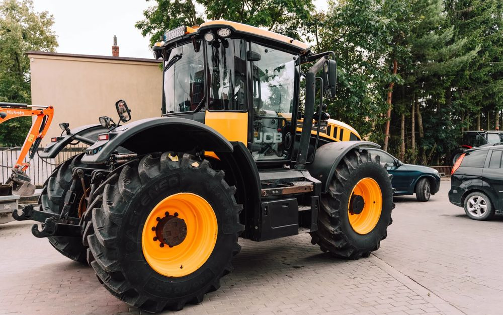 JCB Fastrac 4220 - Traktors: foto 4 JCB Fastrac 4220 - Traktors: foto 4
