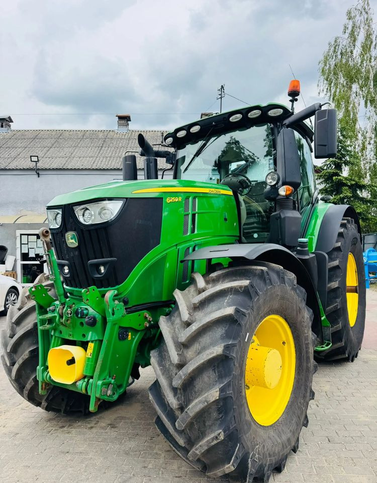 John Deere 6250R - Traktors: foto 1 John Deere 6250R - Traktors: foto 1