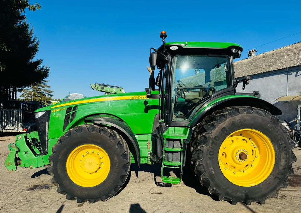 John Deere 8260R - Traktors: foto 5 John Deere 8260R - Traktors: foto 5