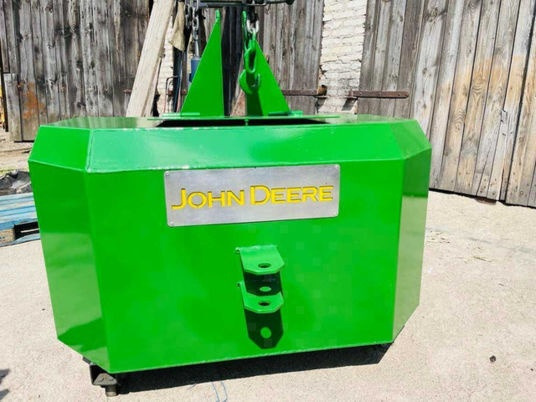 John Deere - Pretsvars - Traktors: foto 1 John Deere - Pretsvars - Traktors: foto 1