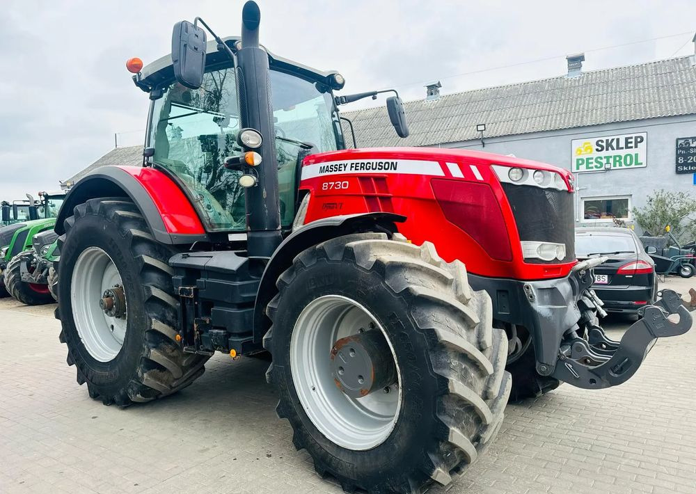 Massey Ferguson 8680 Dyna-VT - Traktors: foto 2 Massey Ferguson 8680 Dyna-VT - Traktors: foto 2