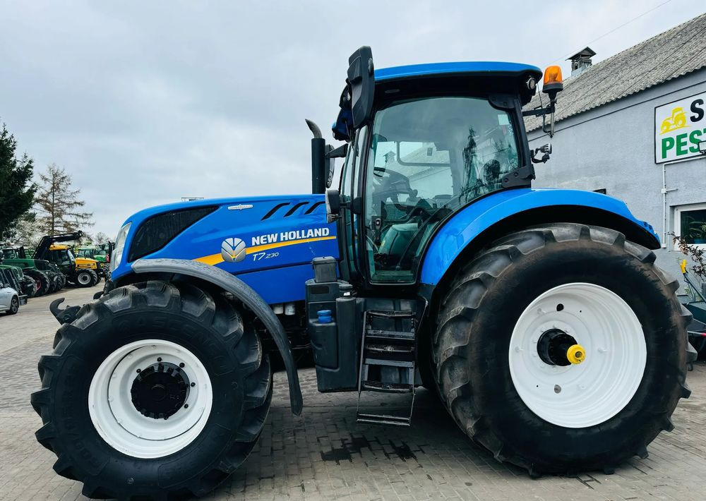 New Holland T7.230 AUTOCOMMAND - Traktors: foto 3 New Holland T7.230 AUTOCOMMAND - Traktors: foto 3