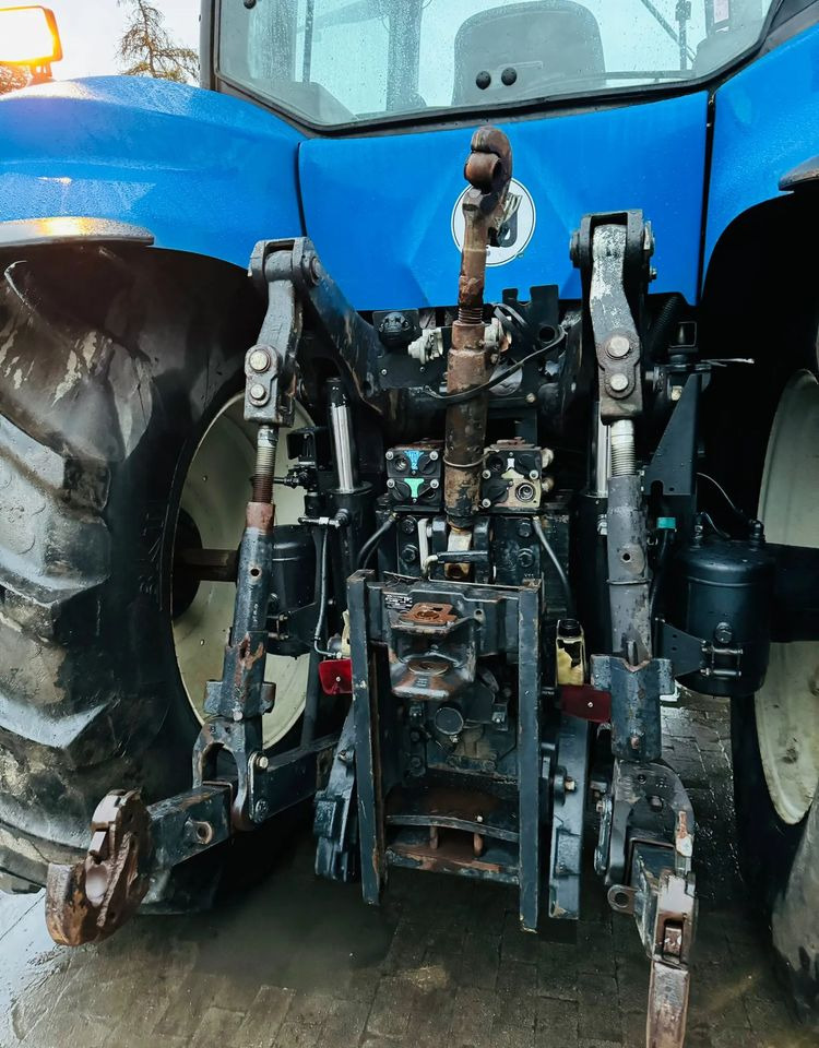 New Holland T8020 - Traktors: foto 4 New Holland T8020 - Traktors: foto 4