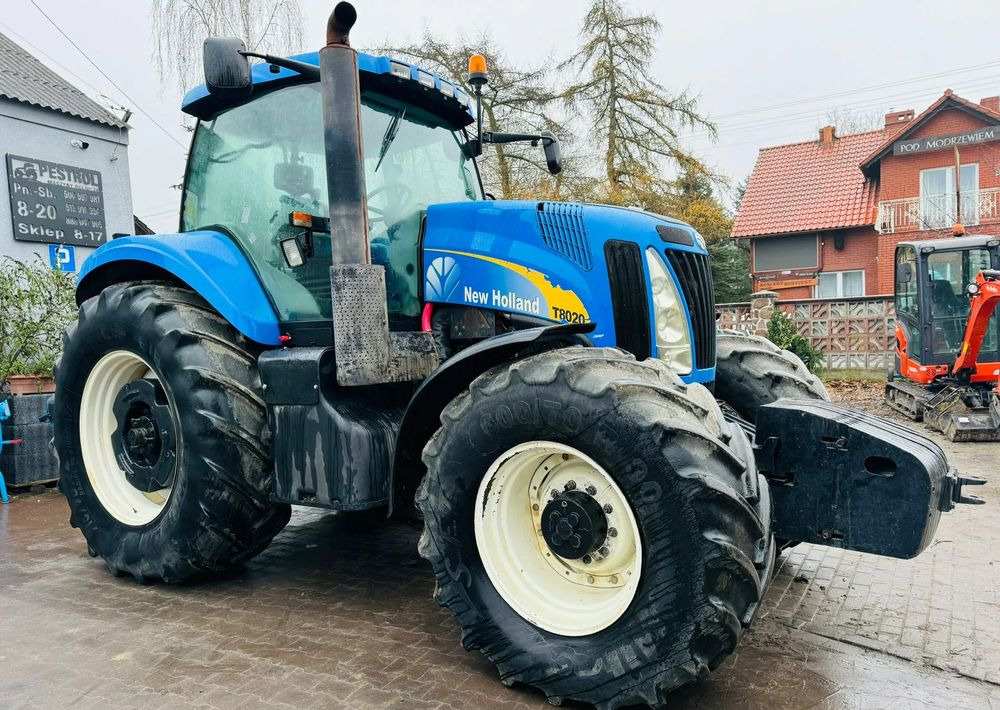 New Holland T8020 - Traktors: foto 4 New Holland T8020 - Traktors: foto 4